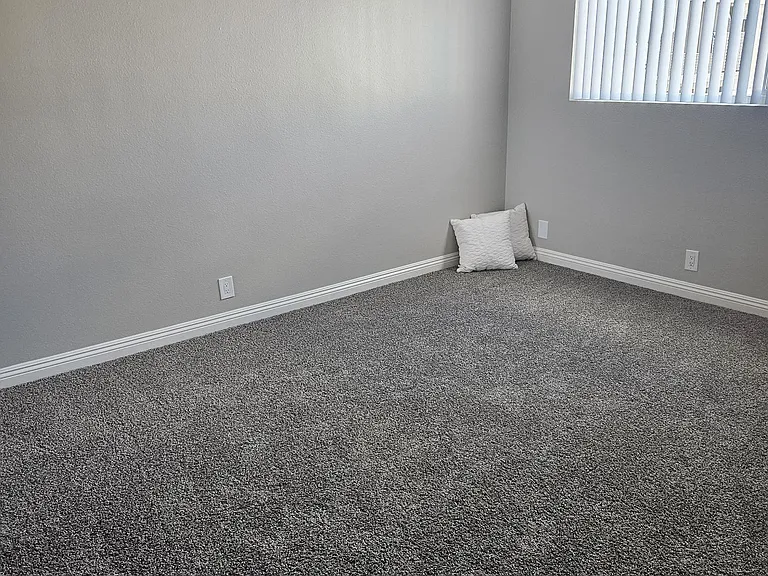 Malibu Apartments — Photo 24