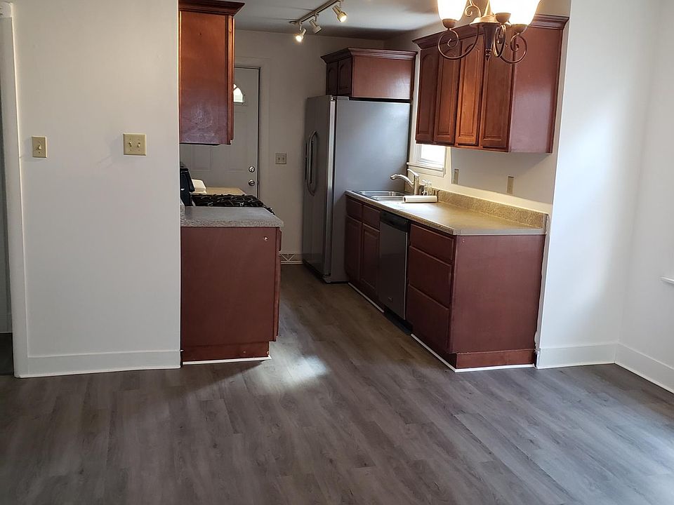 dining room to kitchen