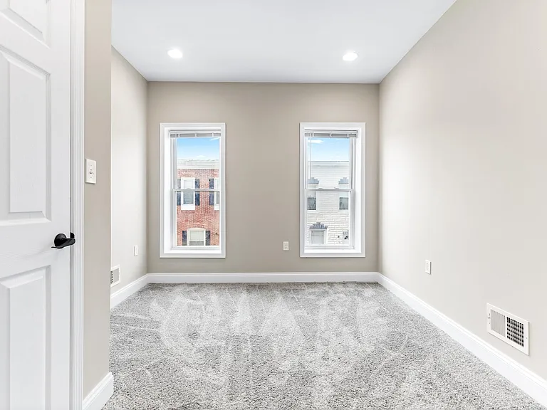 233 N Rose St — Photo 24