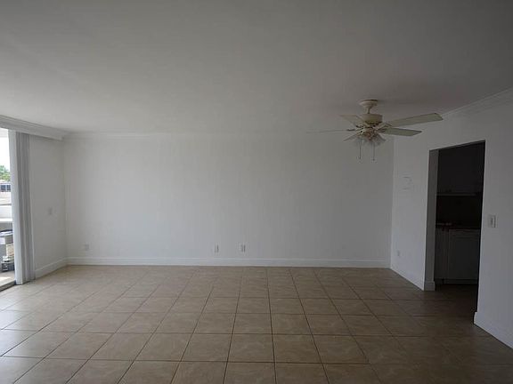 3rd image of 2022 NE 135th St #209