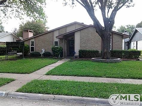 3rd image of 1906 Vail Dr