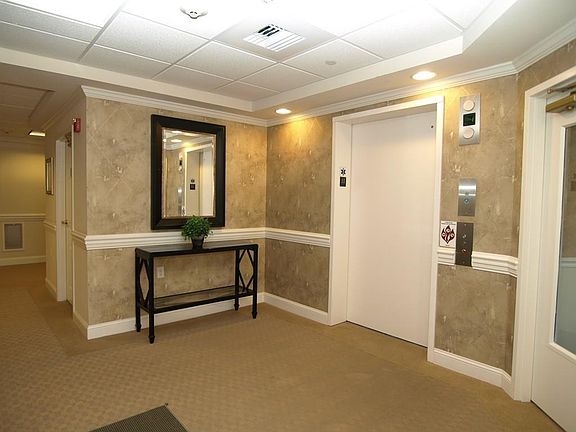 2nd image of 2212 Briarwood Vlg