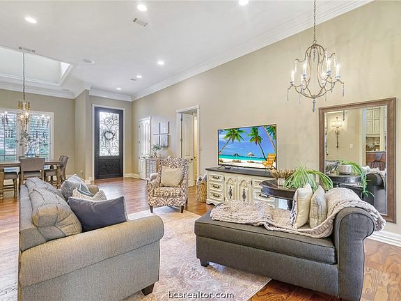 5th image of 1301 Mission Hills Dr