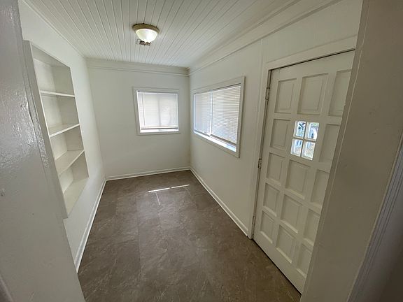 4th image of 1013 N Gary Pl