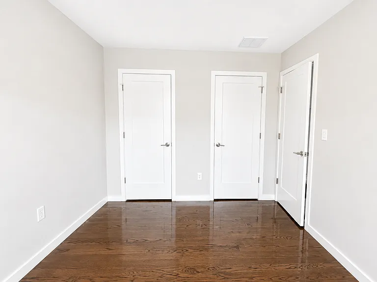 145 Hawthorne St — Photo 10