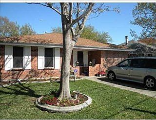 1st image of 4713 Lakewood Dr