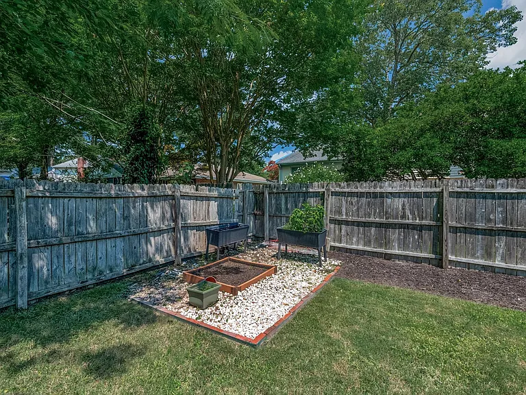 504 Kirkwood Ln — Photo 38
