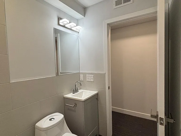 2226 N Franklin St #B — Photo 13