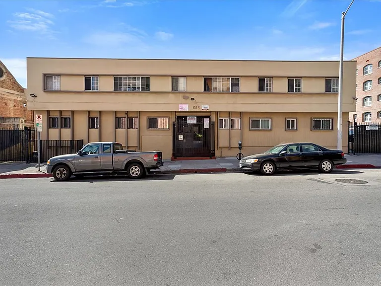 685 S Coronado St #207 — Photo 1