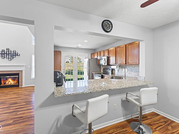 3rd image of 659 Decatur Dr