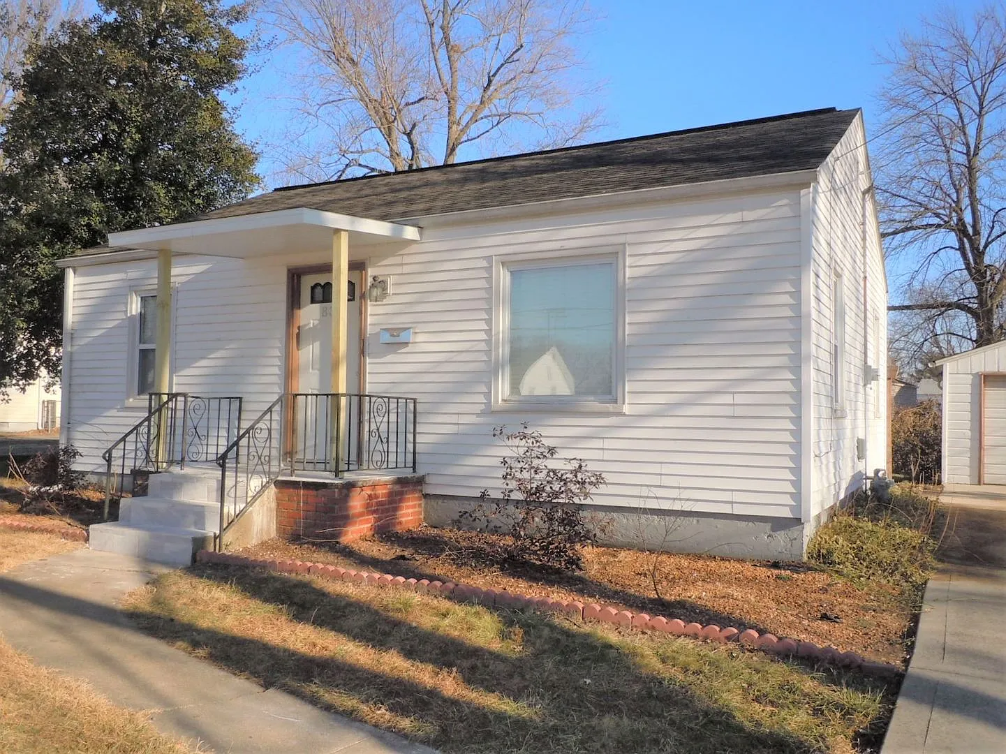 834 Victory Dr photo 1