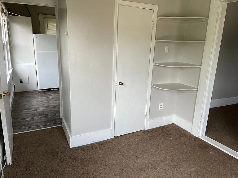 820 College St — Photo 6