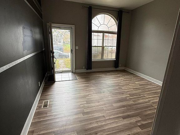 2nd image of 701 W Evelyn Ave