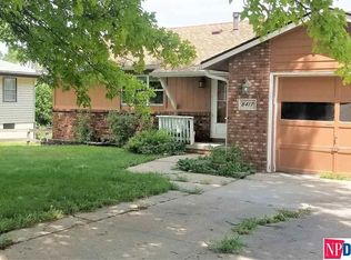 5417 N 69th St, Omaha, NE 68104