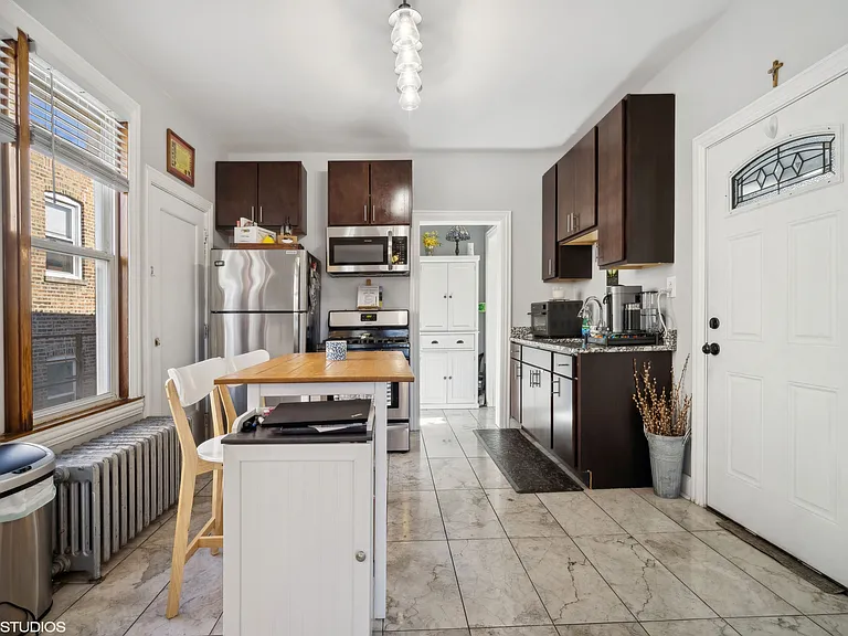 2439 N Harding Ave #2F — Photo 8
