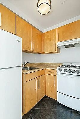 5th image of 410 W 48th St APT 54