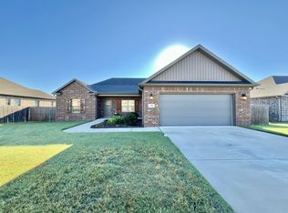 510 Captain Hopkins St, Prairie Grove, AR 72753