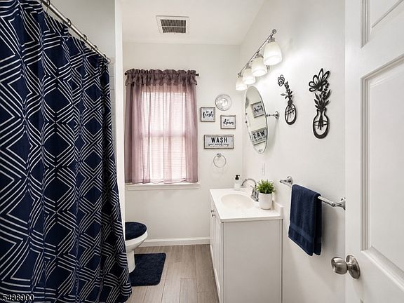 4th image of 75 Eaton Pl