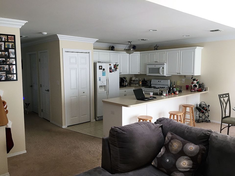 1st image of 10 Overlook Dr