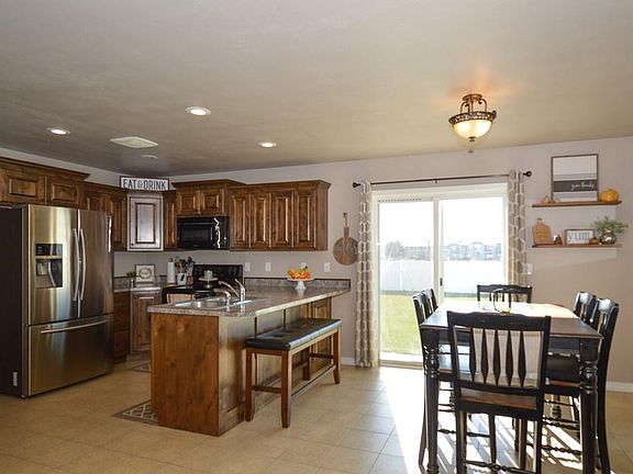 5th image of 2995 Janessa Ln