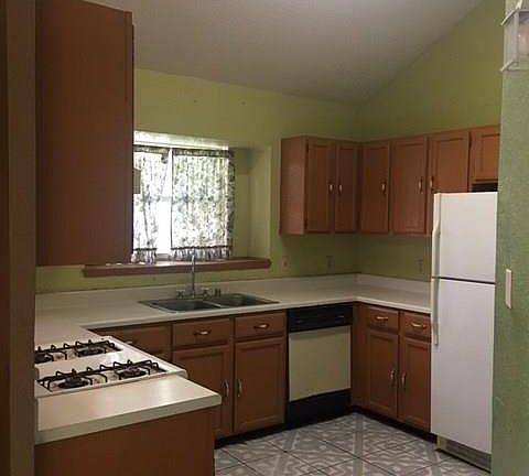 2nd image of 721 Medina St