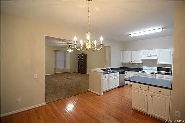 3276 Mannington Dr — Photo 3
