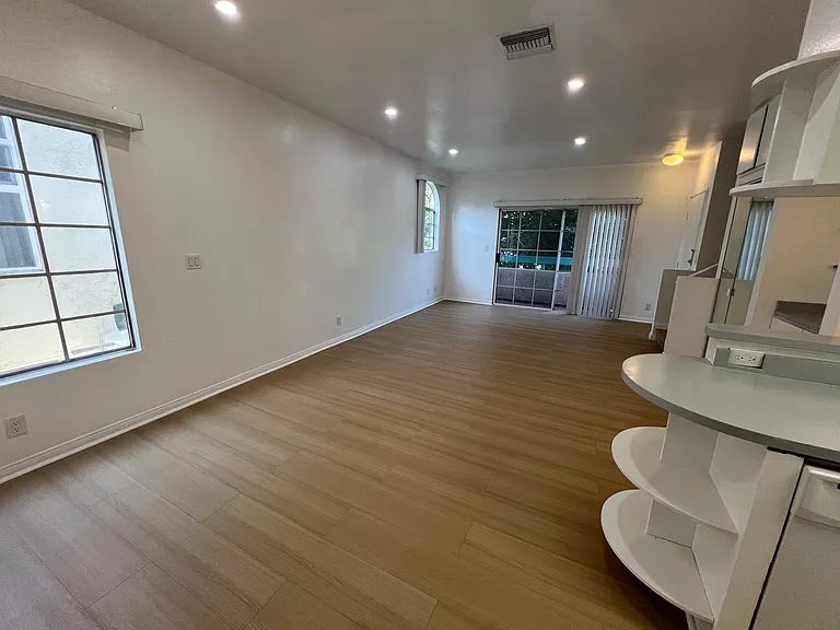1431 S Shenandoah St #4 — Photo 17
