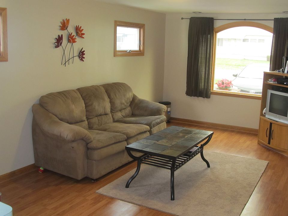 1st image of 32 Emerald Dr