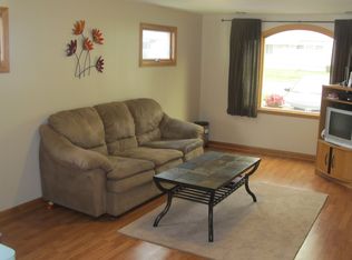 32 Emerald Dr, West Seneca, NY 14224