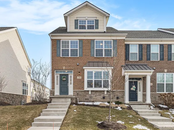 2796 Ashcombe Dr, Ann Arbor, MI 48105