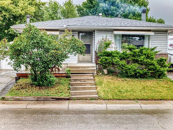 3rd image of 1949 S Lytton Cres SE