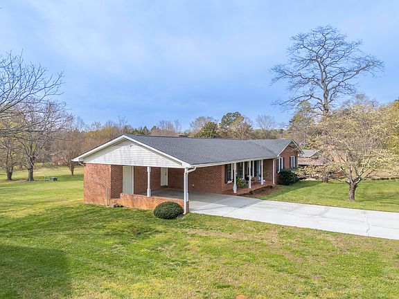 2nd image of 820 E Brookwood Dr