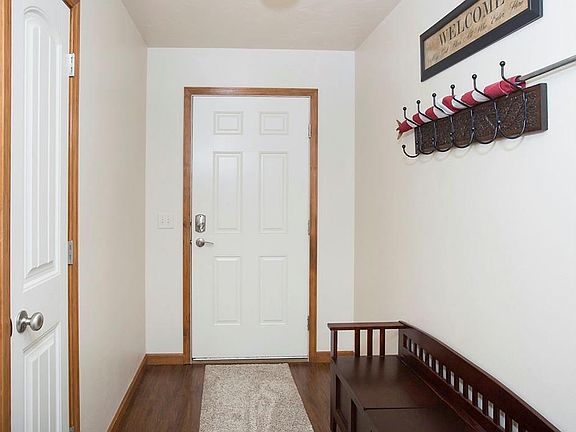 3rd image of 3630 Farnum Dr