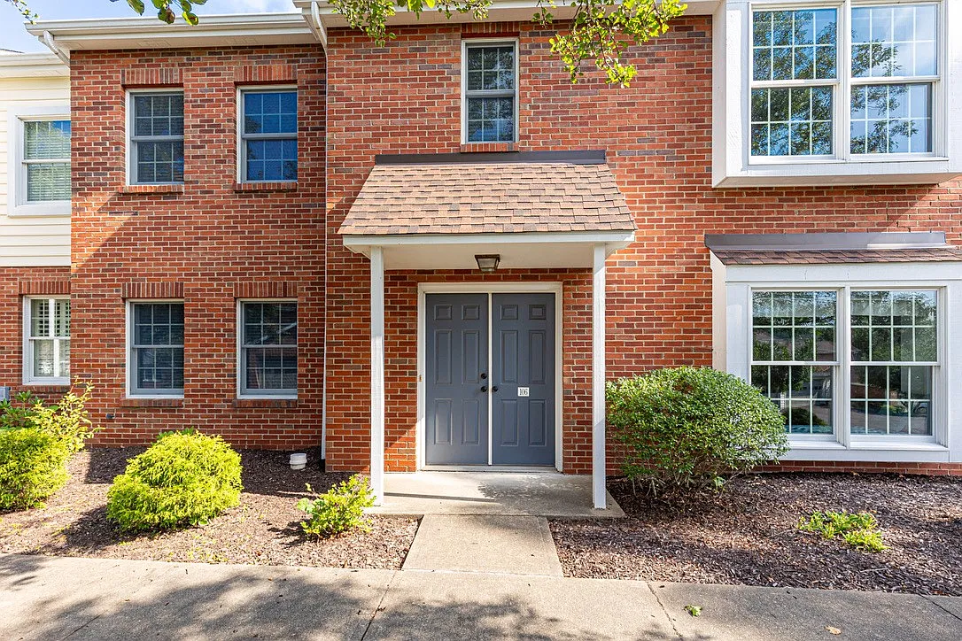 106 Boxwood Ct photo 1