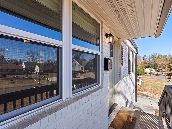 2nd image of 3021 Columbus Cir