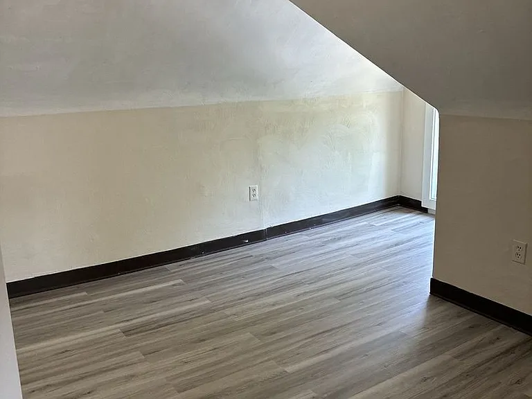521 Locust Ave — Photo 12