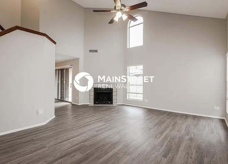 526 E Utopia Rd — Photo 4