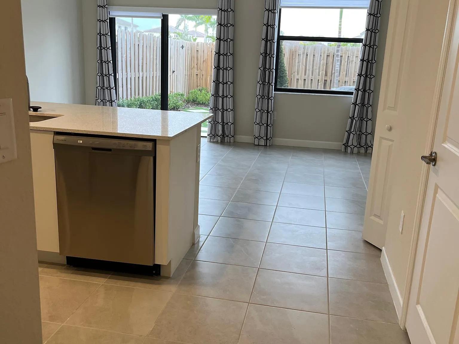 3 bed, 2.5 bath, 1545 sqft, $2,600 — Photo 3