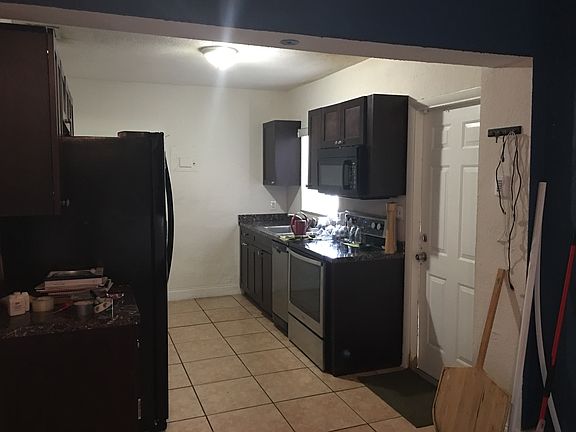 5th image of 412 SE 22nd St APT 4