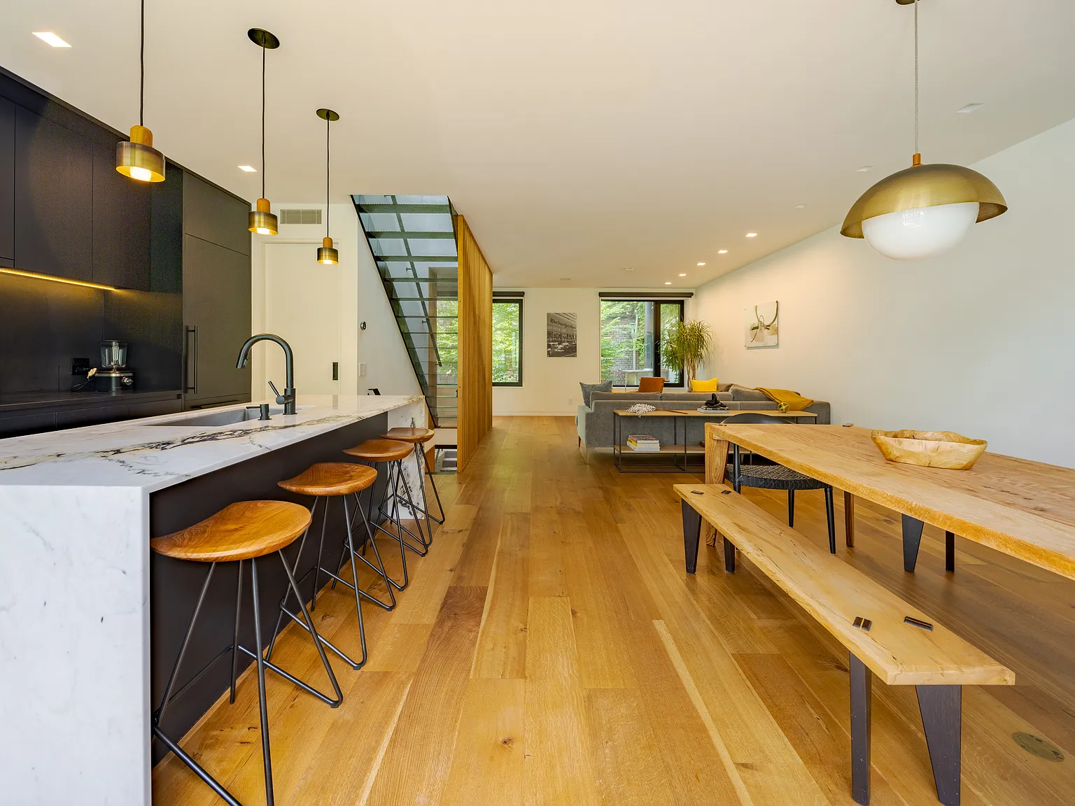 32 Frost Street — Photo 2