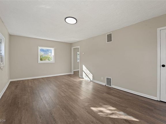 2nd image of 2487 E 41st St