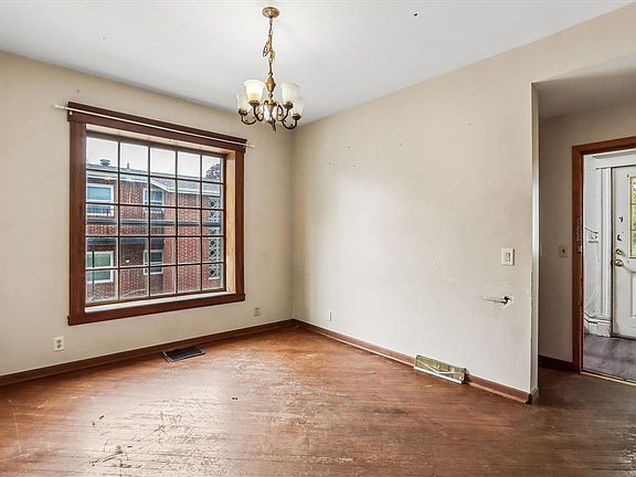 4th image of 817 Bowery St
