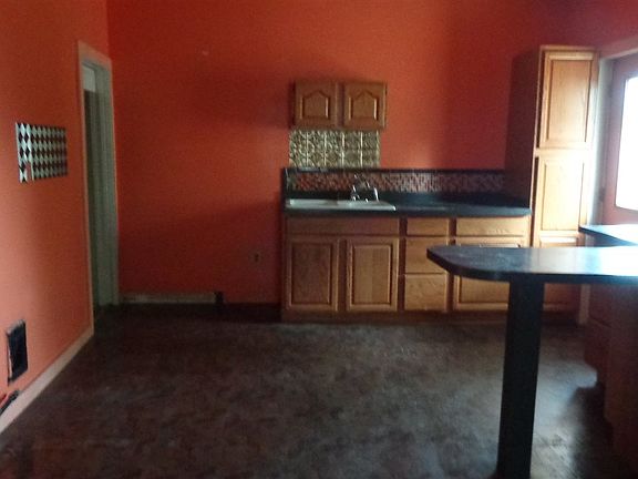 3rd image of 321 Adams Ave
