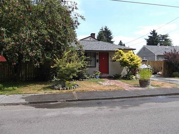 3rd image of 2714 Otis St SE