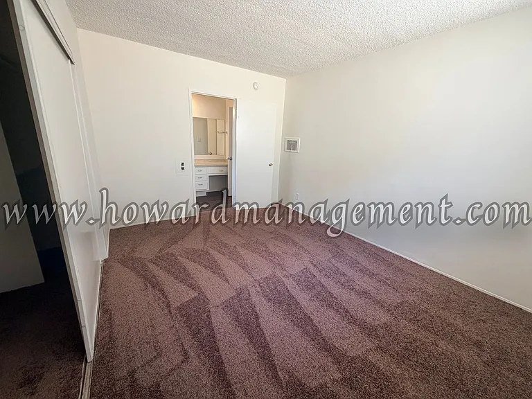 04256LI — Photo 28