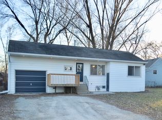 2914 Spring Rd, Mccullom Lake, IL 60050
