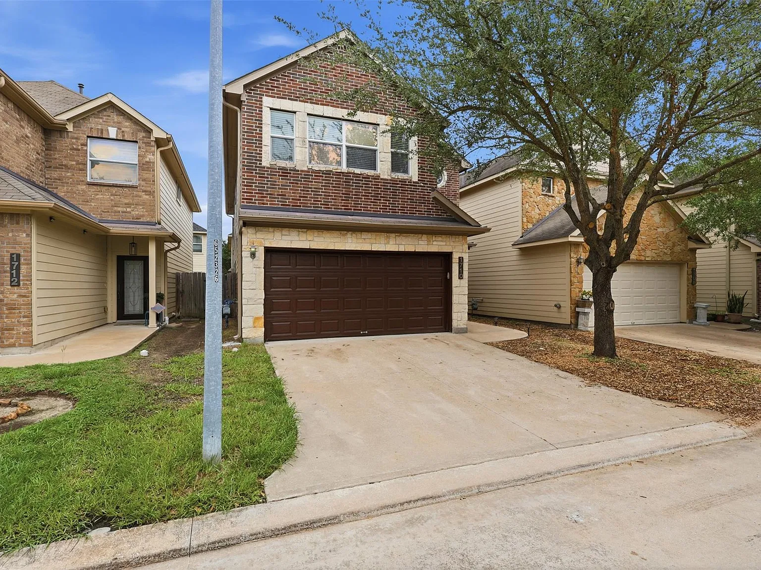4 bed, 2.5 bath, 1858 sqft, $2,400 — Photo 3