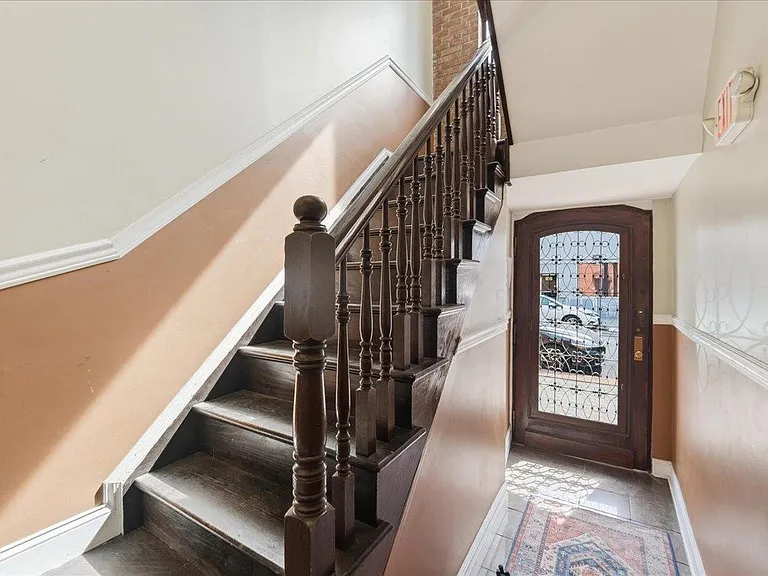 90 Court House Pl #2R — Photo 8