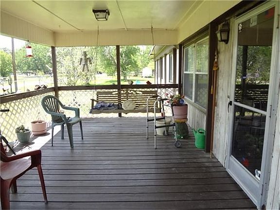 4th image of 210 Leaf Ln