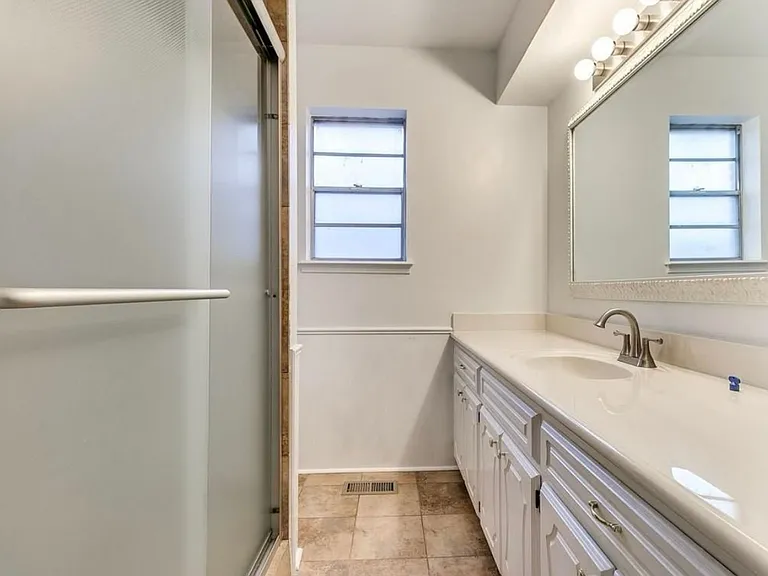 5804 NW 89th St — Photo 16